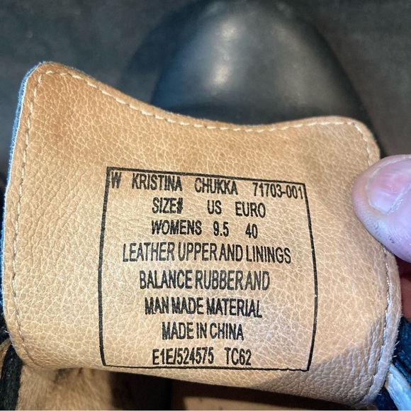 BOGS Sz 9.5 Kristina Chukka Lace  Up Leather Ankle Booties Boots - Picture 6 of 9